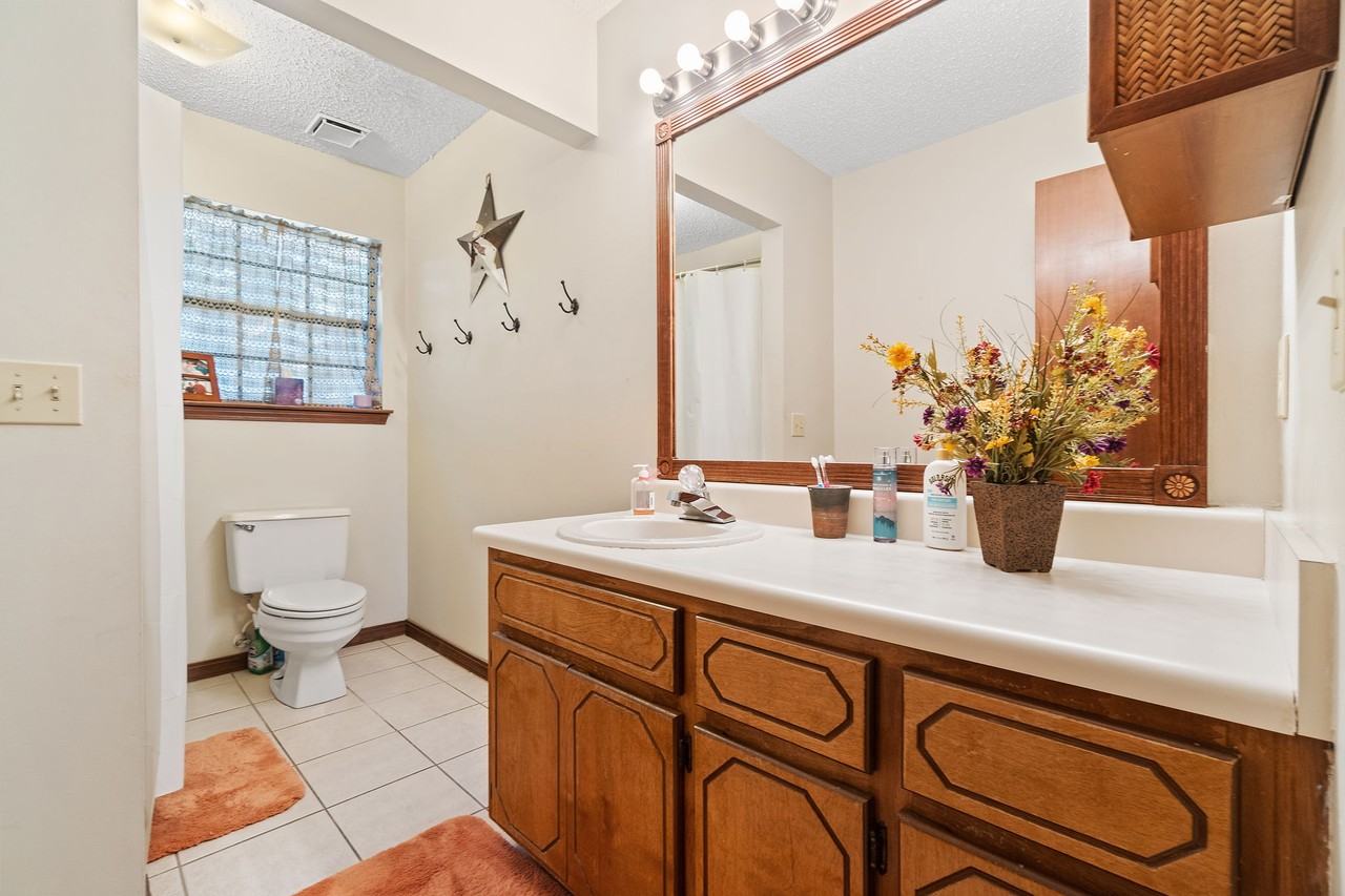 3212 Windmill Cir - Photo 2 of 29