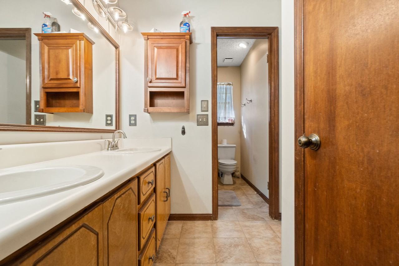 3212 Windmill Cir - Photo 3 of 29