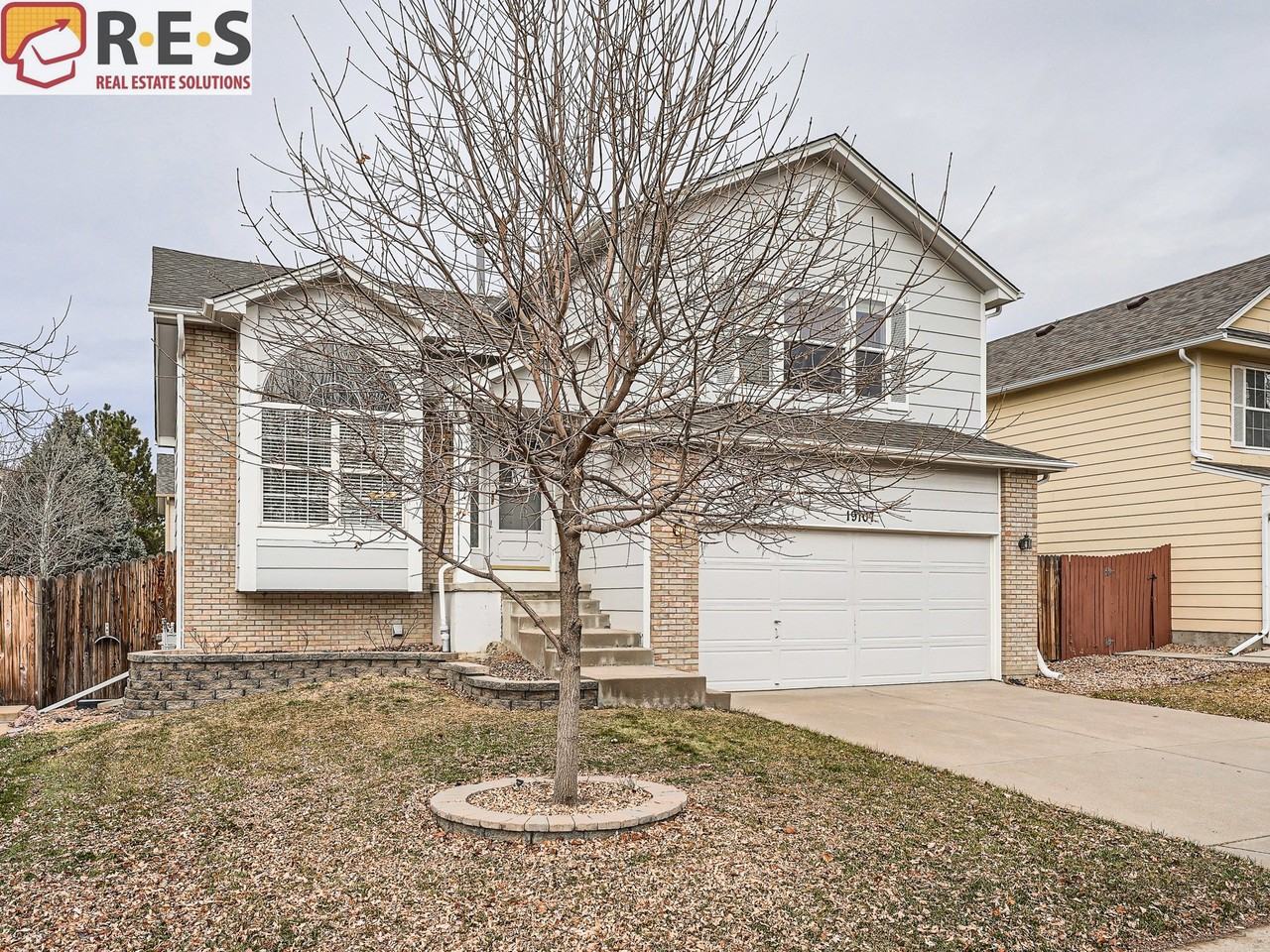 19107 E Bellewood Dr - Photo 2 of 28