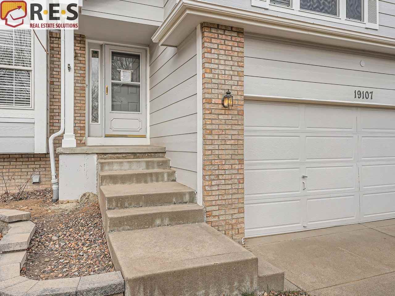 19107 E Bellewood Dr - Photo 3 of 28