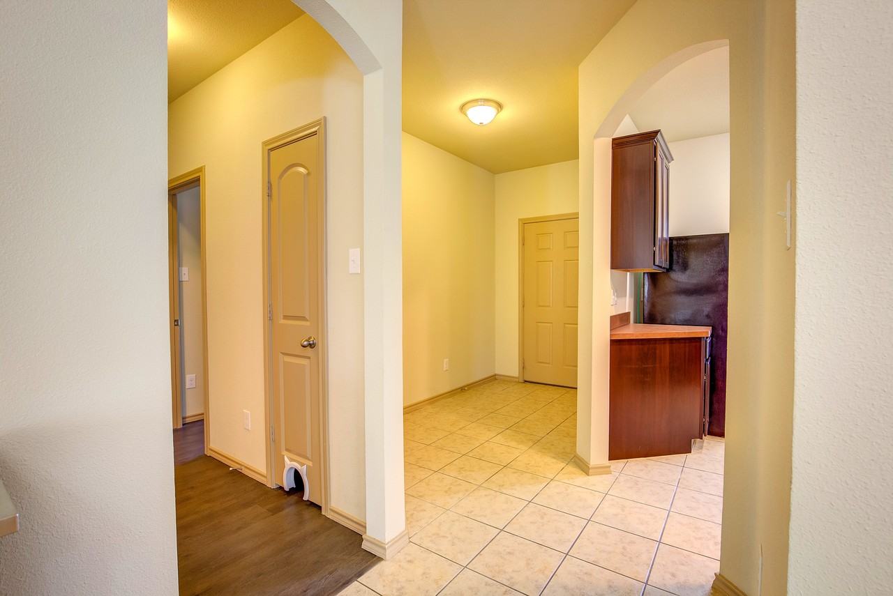 10953 Caldwell Ln - Photo 6 of 40