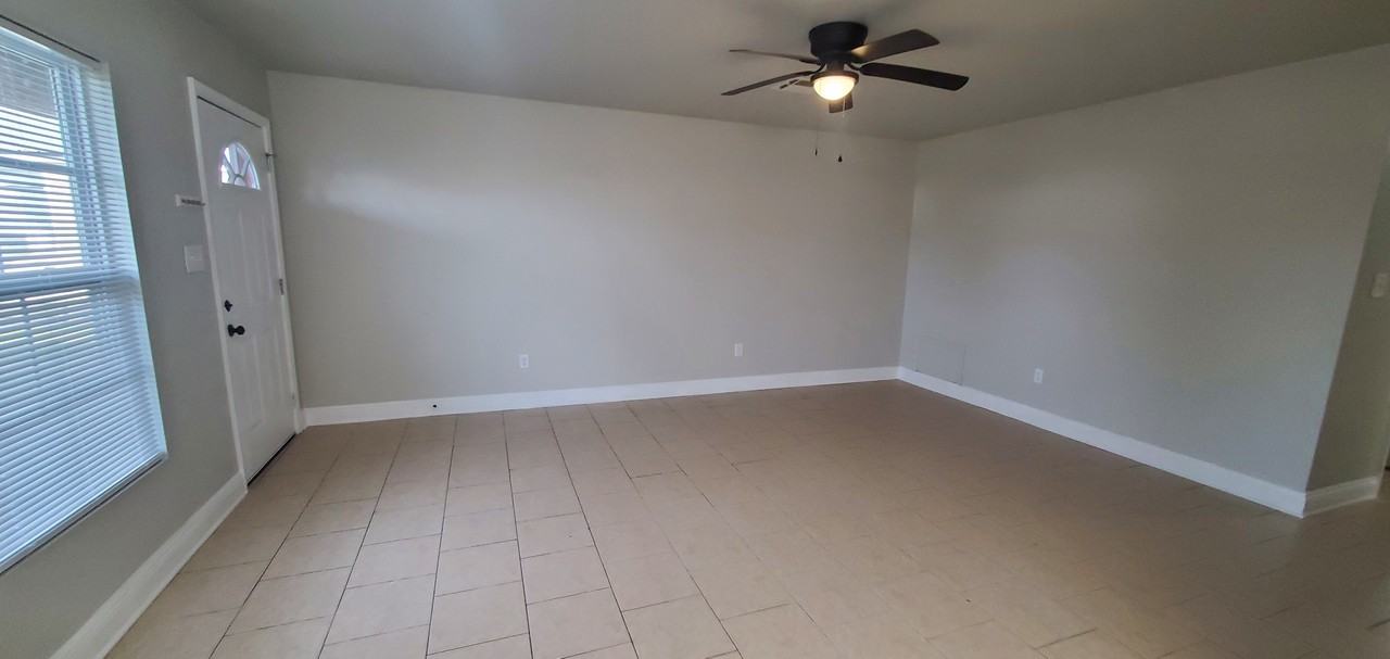 224 N 10th St #A - Photo 2 of 12