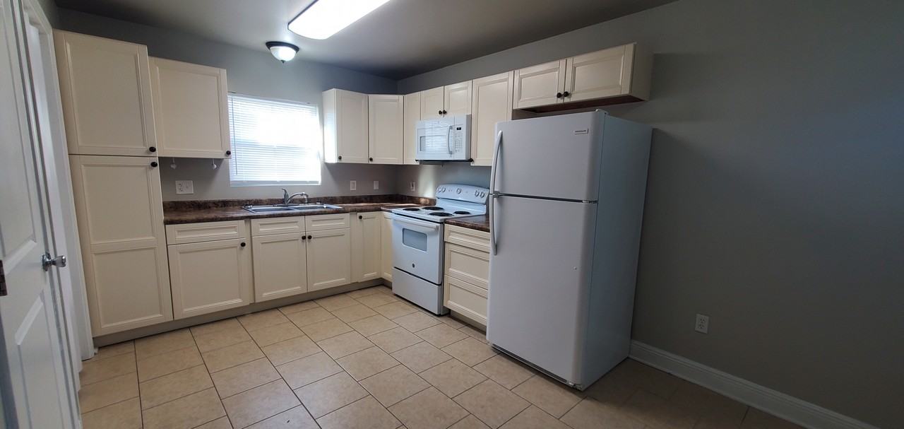 224 N 10th St #A - Photo 3 of 12