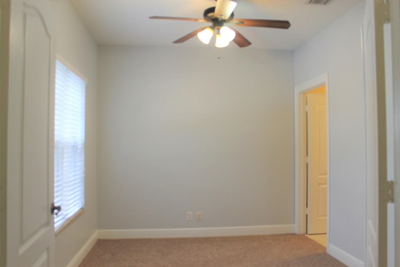 531 S Federal Hwy #17 - Photo 4 of 26