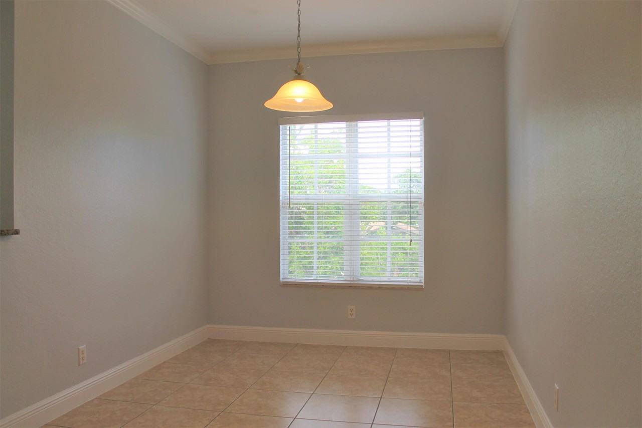 531 S Federal Hwy #17 - Photo 7 of 26