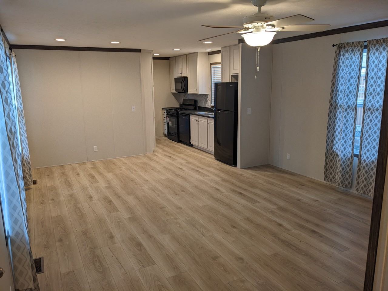 300 Forrest Ave #95 - Photo 3 of 9