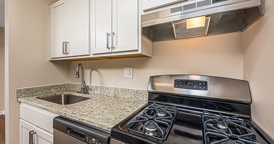 Prentiss Creek at Downers Grove Apartments - Photo 6 of 34
