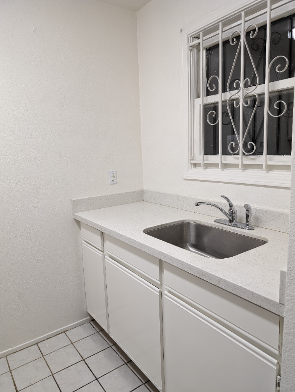 686 10th St #7 - Photo 3 of 17