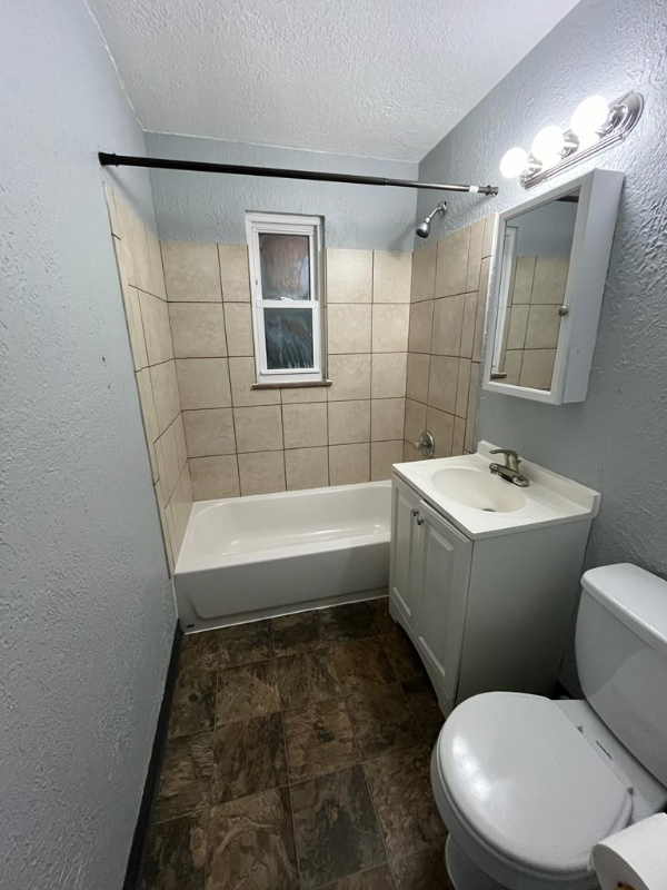 20900 Crystal Ave - Photo 4 of 8