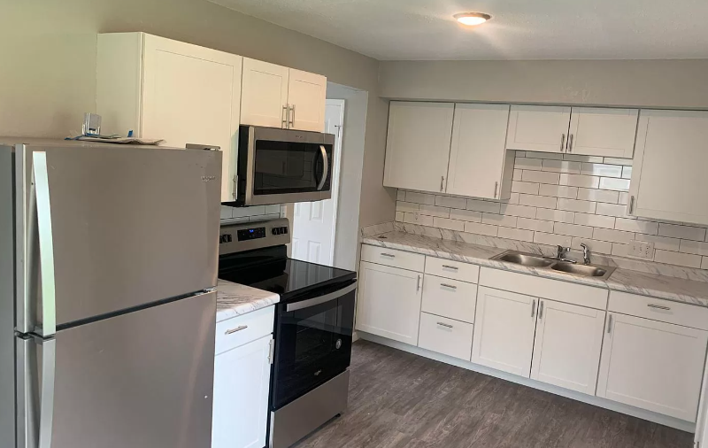 213 E 35th St #213 - Photo 2 of 7