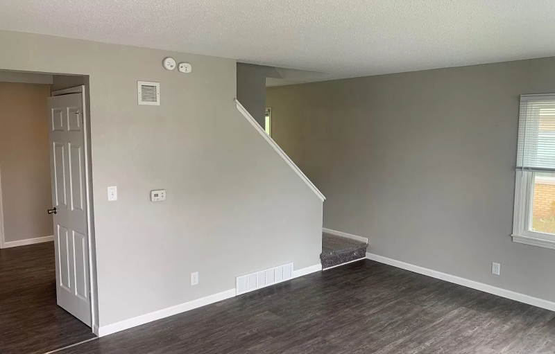 213 E 35th St #213 - Photo 3 of 7