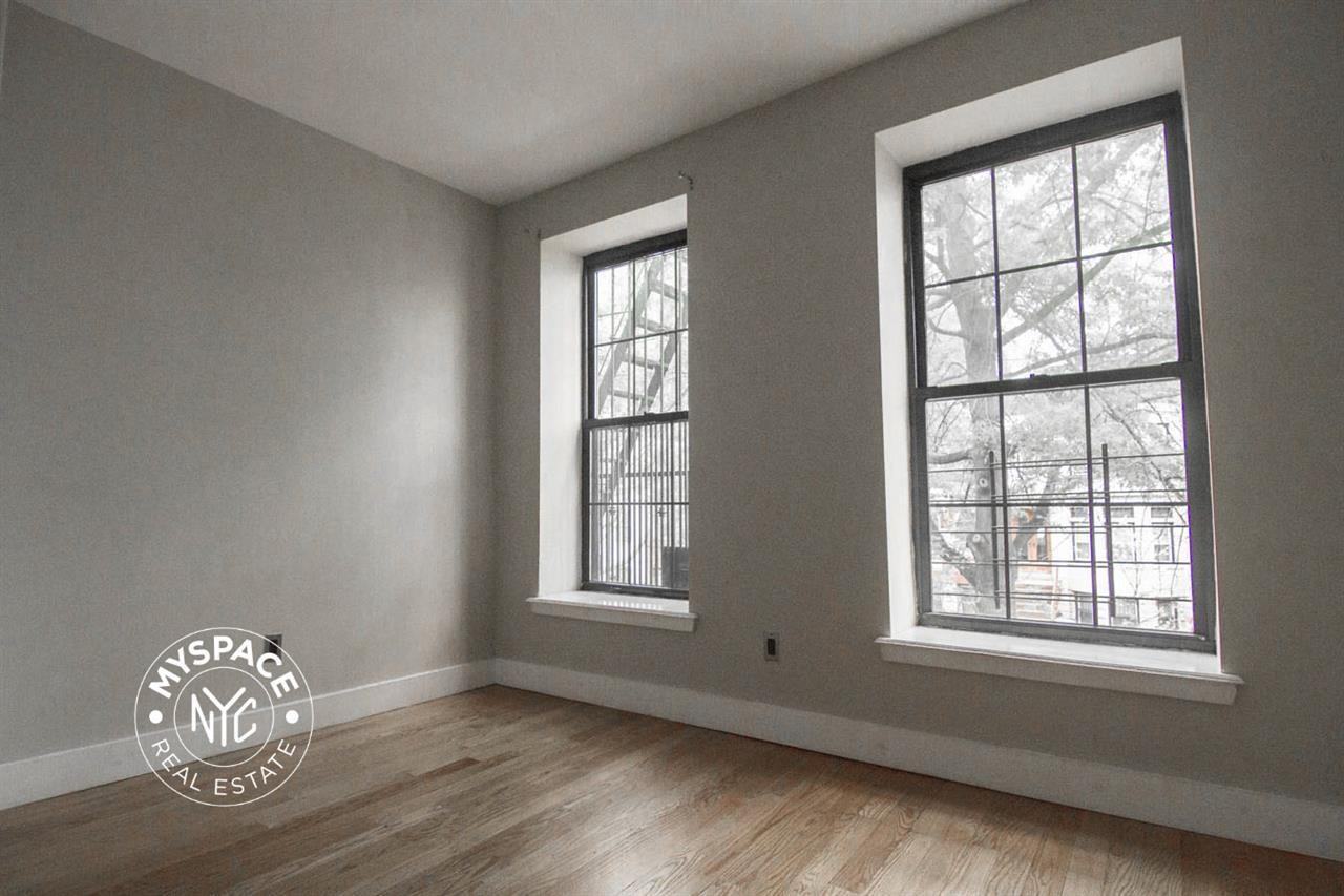 885 Saint Johns Pl #7 - Photo 4 of 7