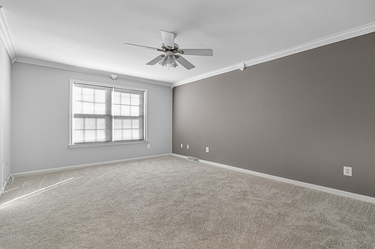 178 Humphreys Dr #1 - Photo 3 of 32