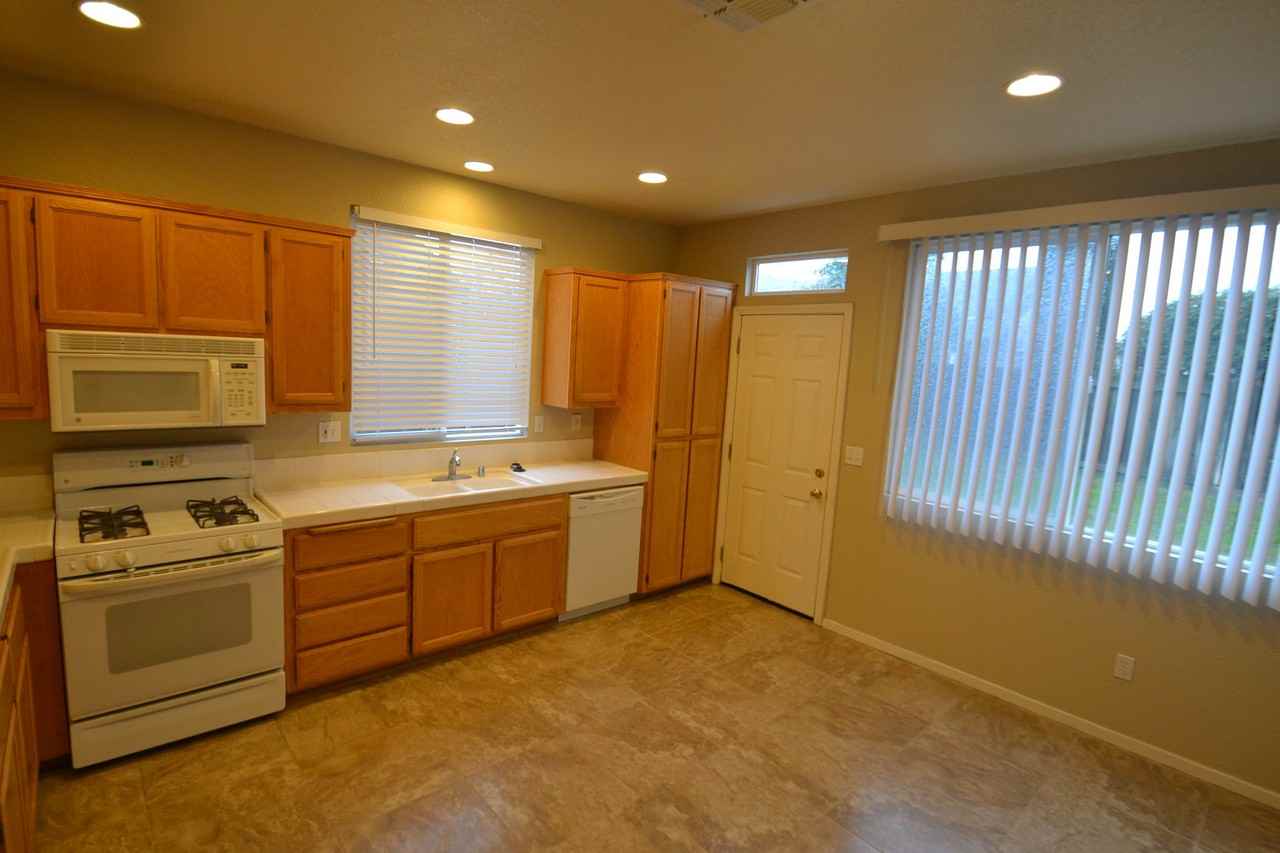 536 Vierra St - Photo 2 of 9