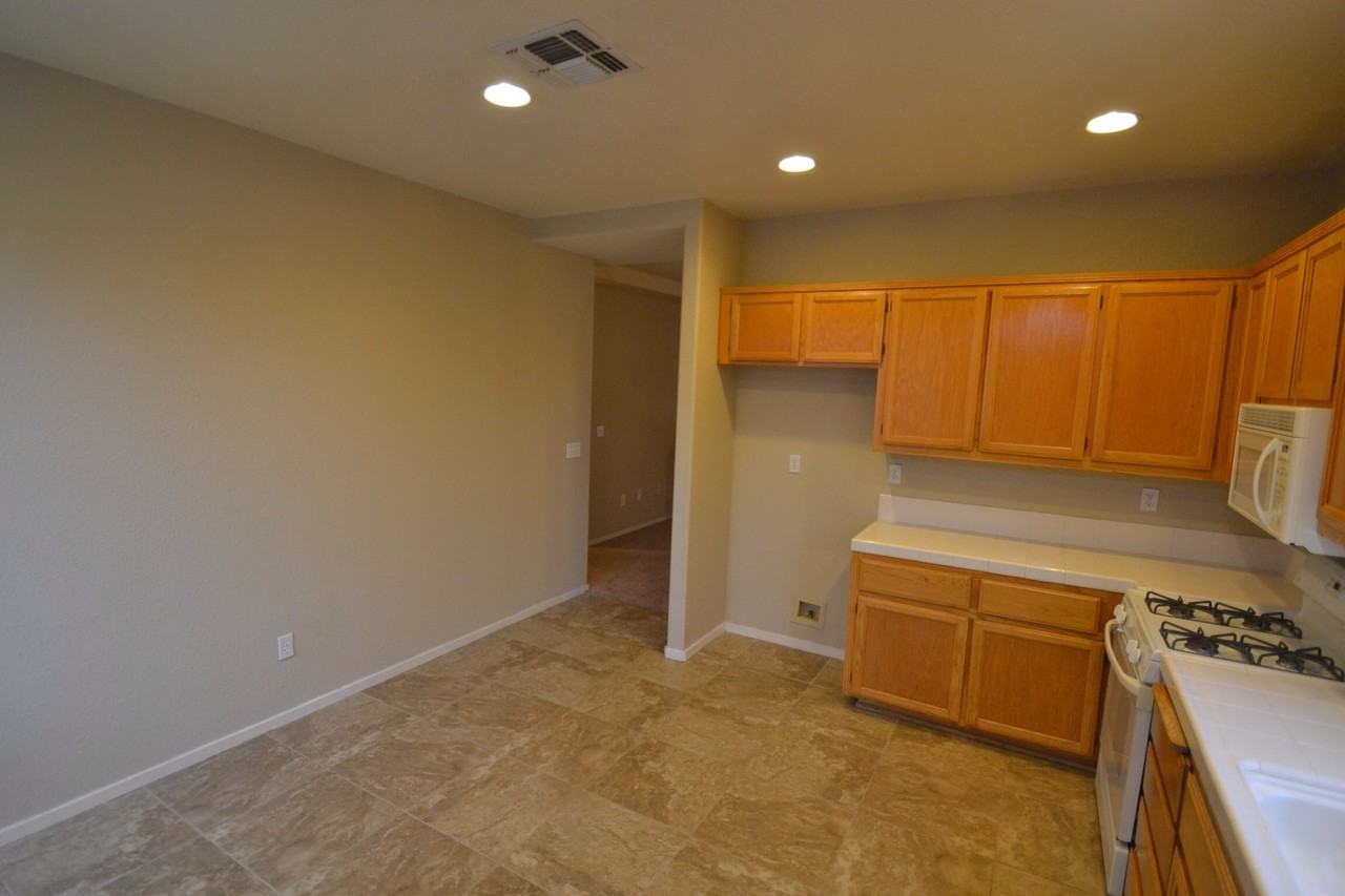 536 Vierra St - Photo 3 of 9