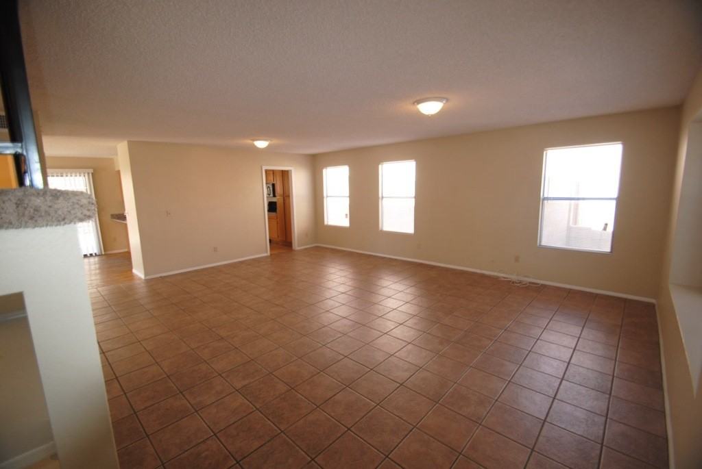 2814 N 87th Ave - Photo 3 of 22