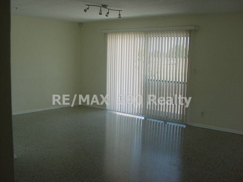 3215 Sagamore St - Photo 3 of 11