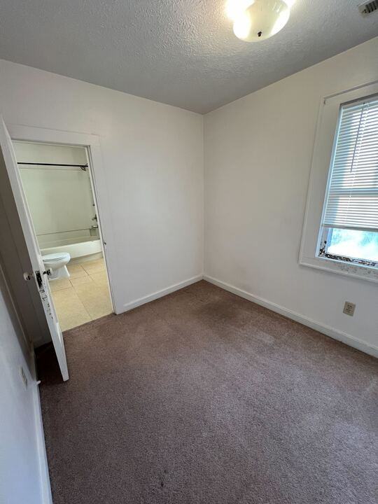 355 North Oak Street #C - Photo 5 of 28