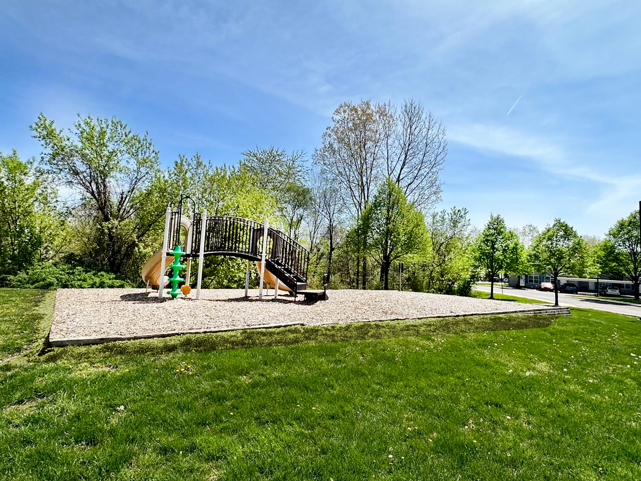 Edge at 1010 Apartments - Photo 4 of 18