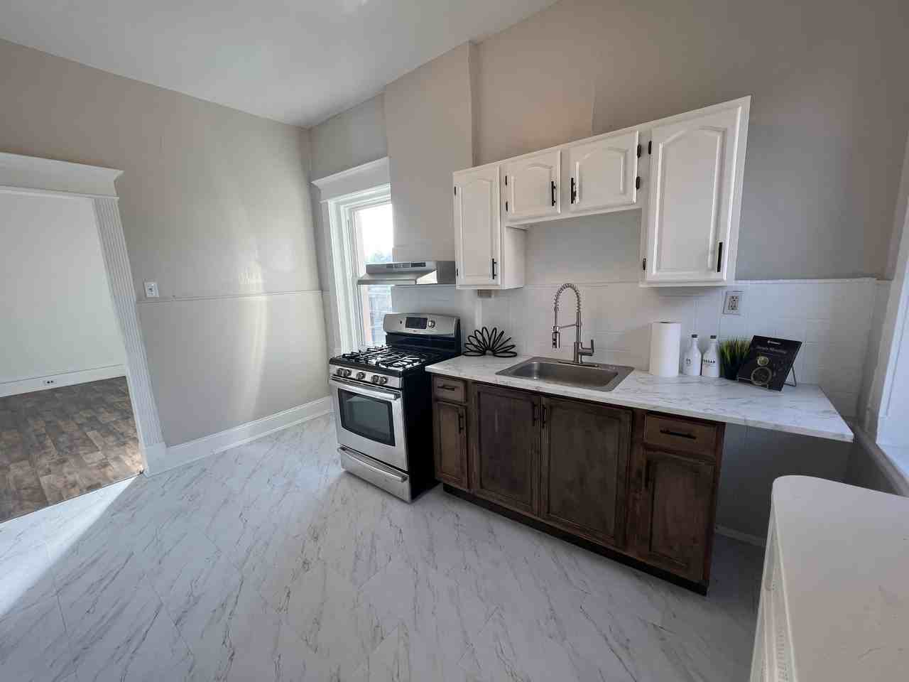 5747 Wyalusing Ave - Photo 3 of 10