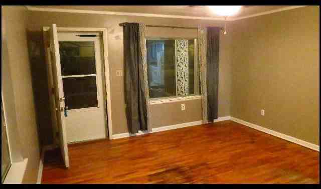 1202 N Holly St - Photo 3 of 10