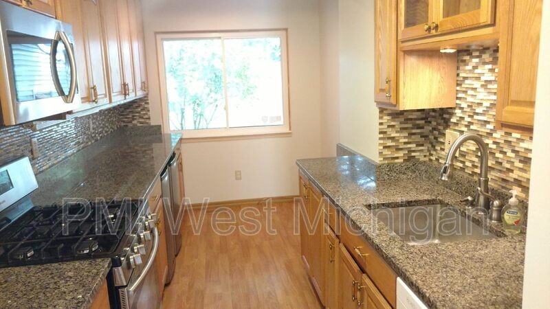 6433 Wainscot Dr Se - Photo 4 of 23