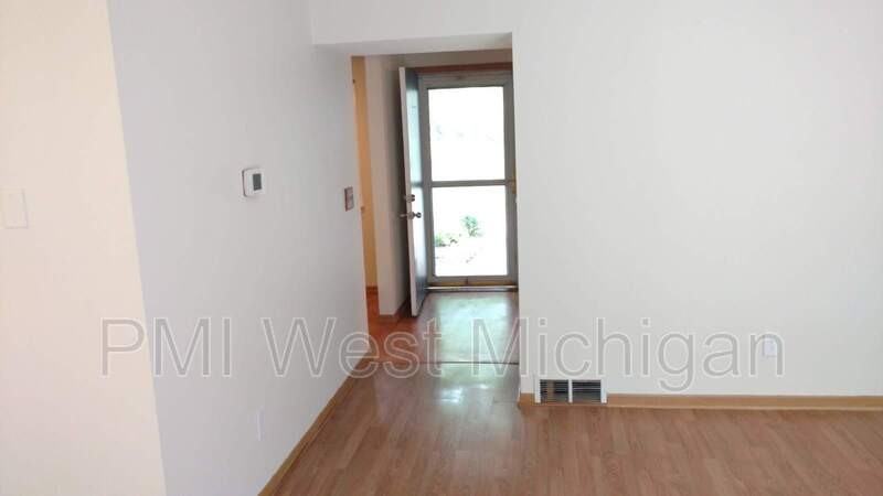 6433 Wainscot Dr Se - Photo 6 of 23