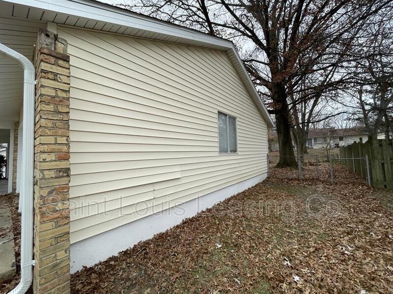 1820 Arrowpoint Dr - Photo 3 of 34