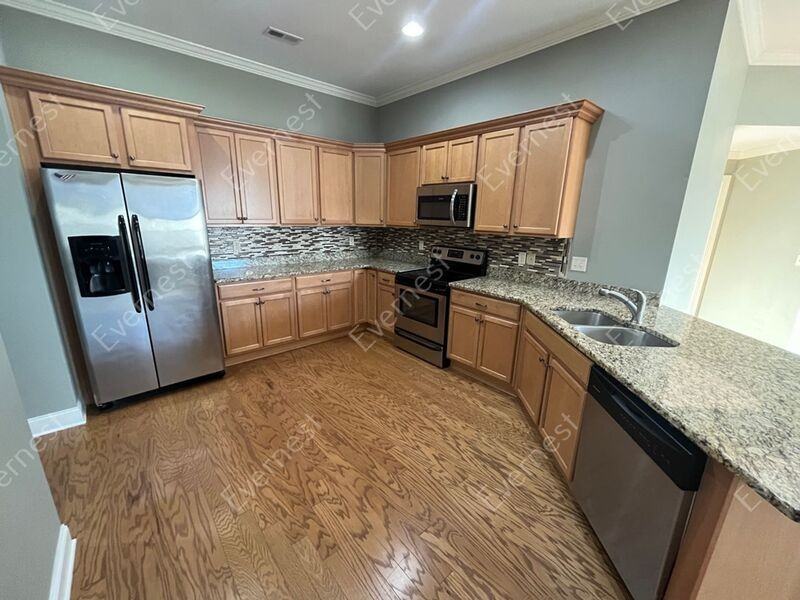873 Carlisle Ln - Photo 3 of 15