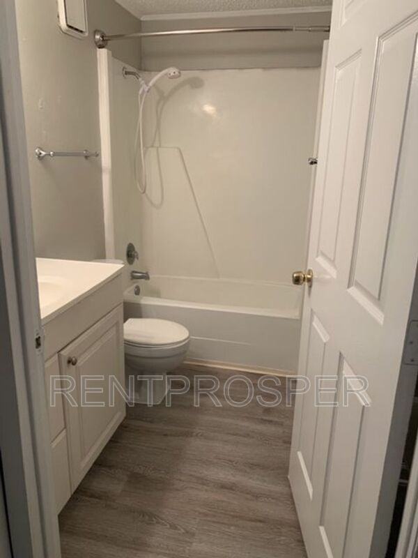 4239 E Michigan St - Photo 5 of 8