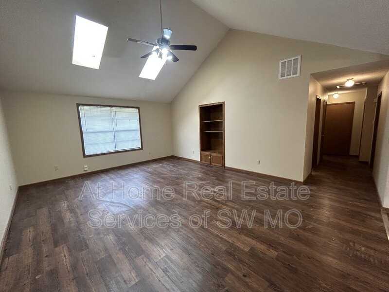 2829 W Silverleaf St - Photo 2 of 9