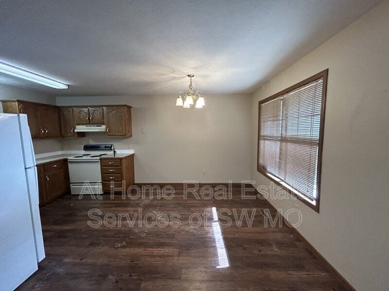 2829 W Silverleaf St - Photo 3 of 9