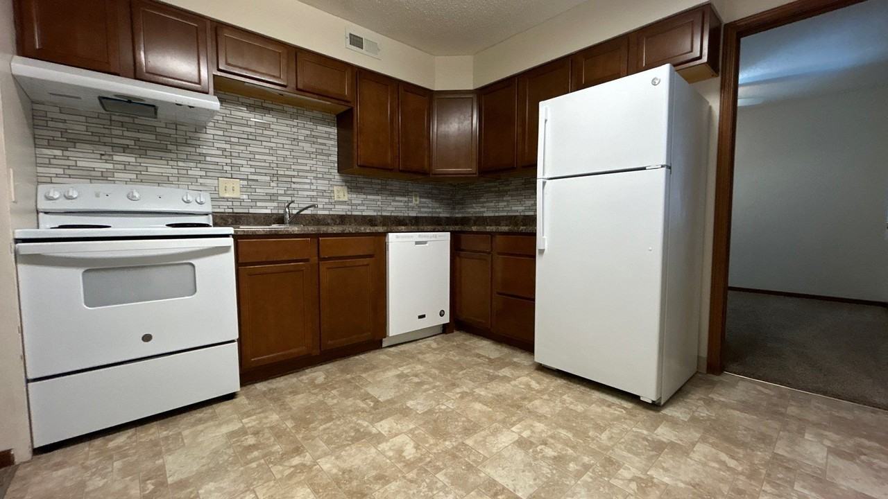 810 H - Photo 2 of 6