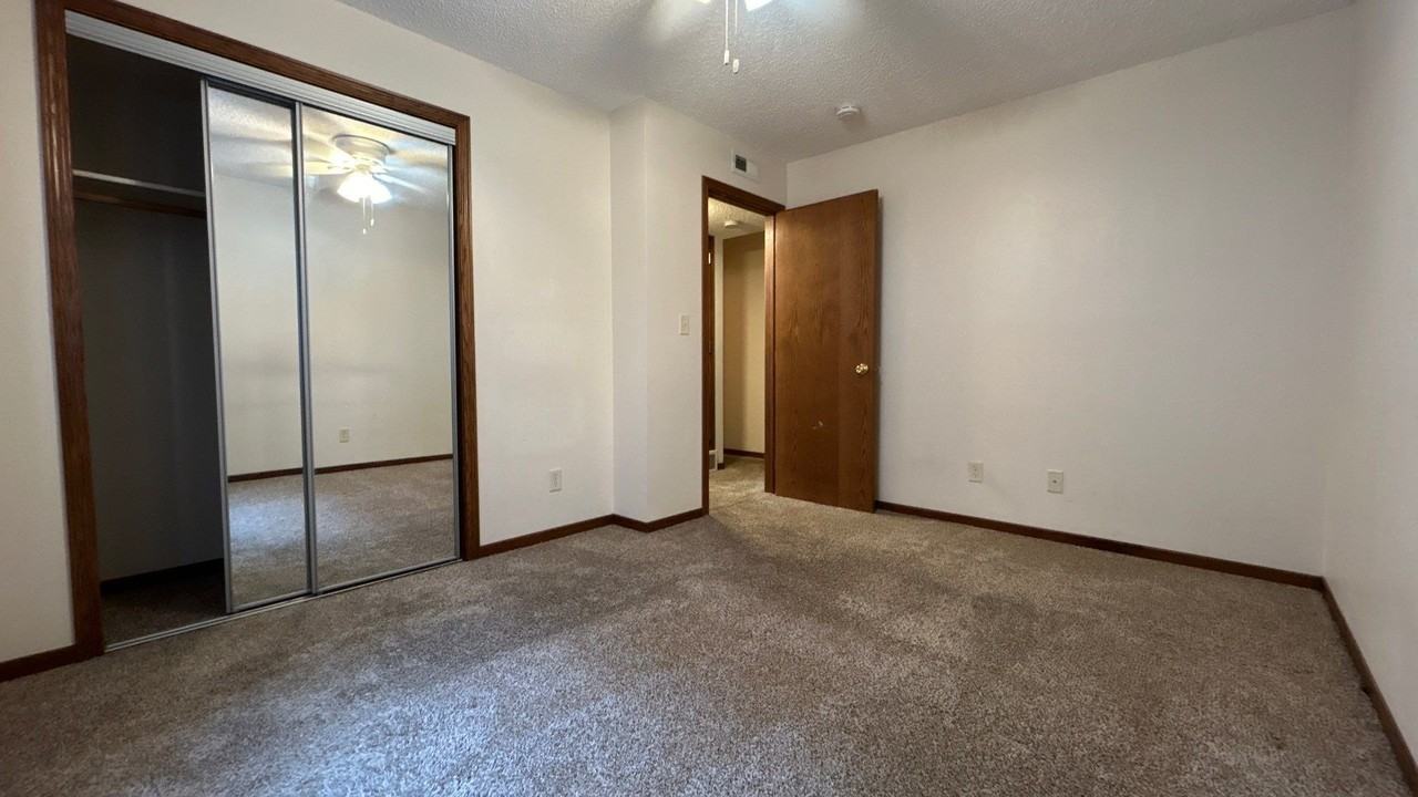 810 H - Photo 3 of 6