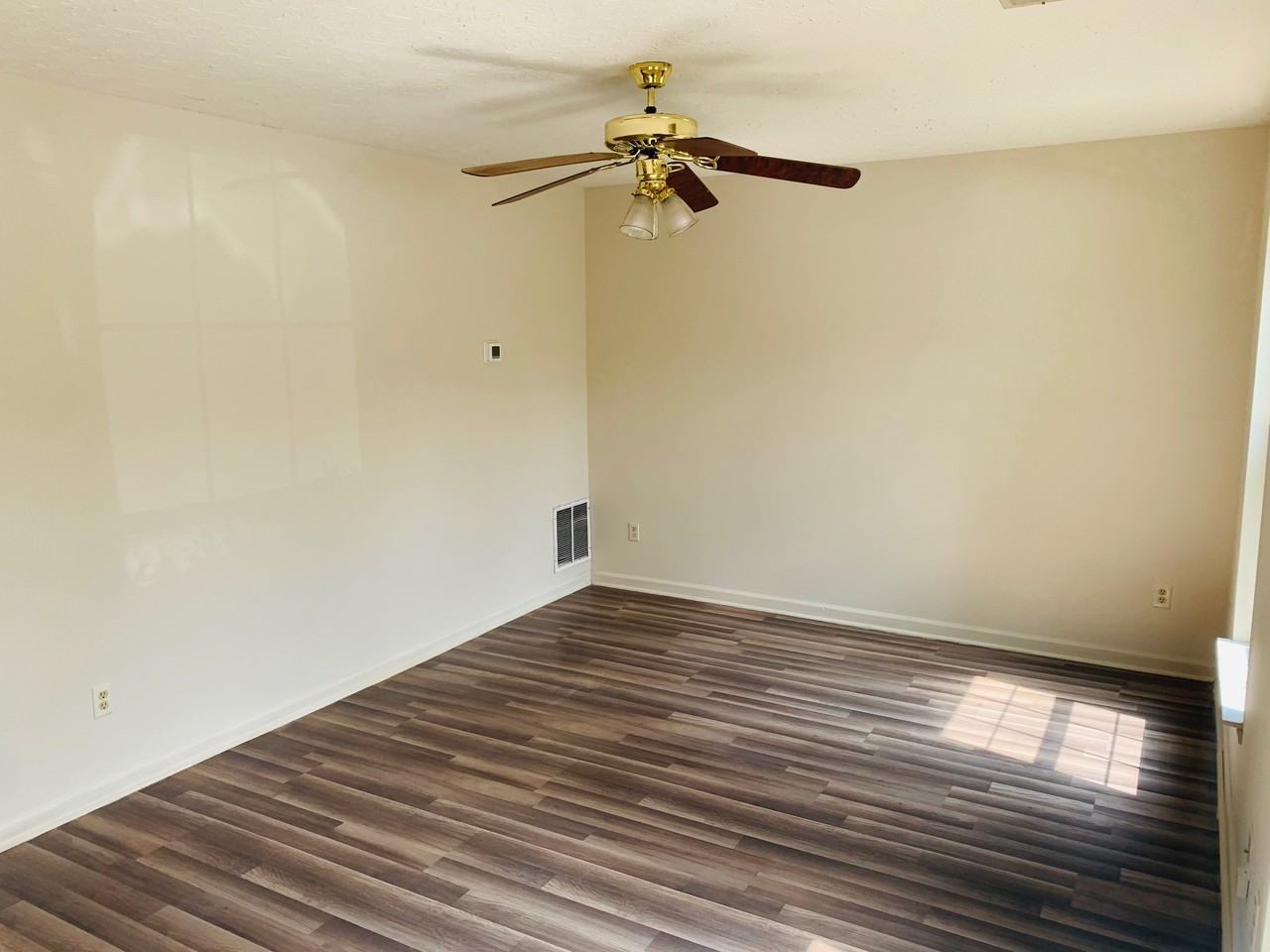 121 Bell Avenue - Photo 3 of 9