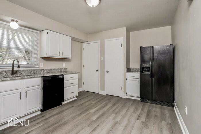 310 Saint Nicholas Ln - Photo 3 of 17