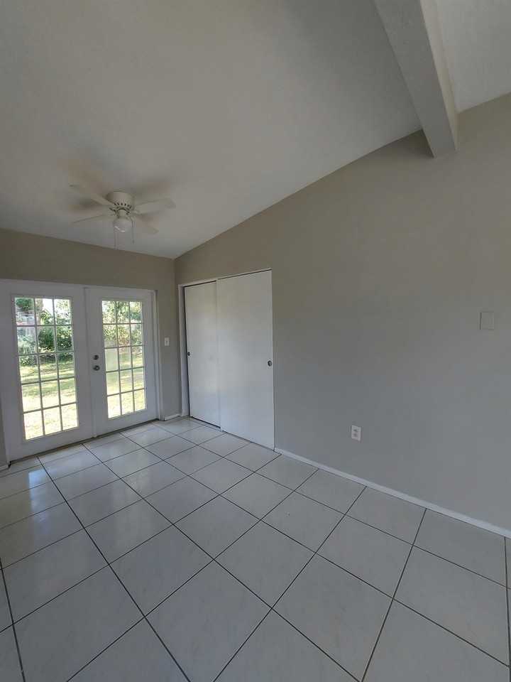 35 Roanoke Dr #1 - Photo 2 of 8