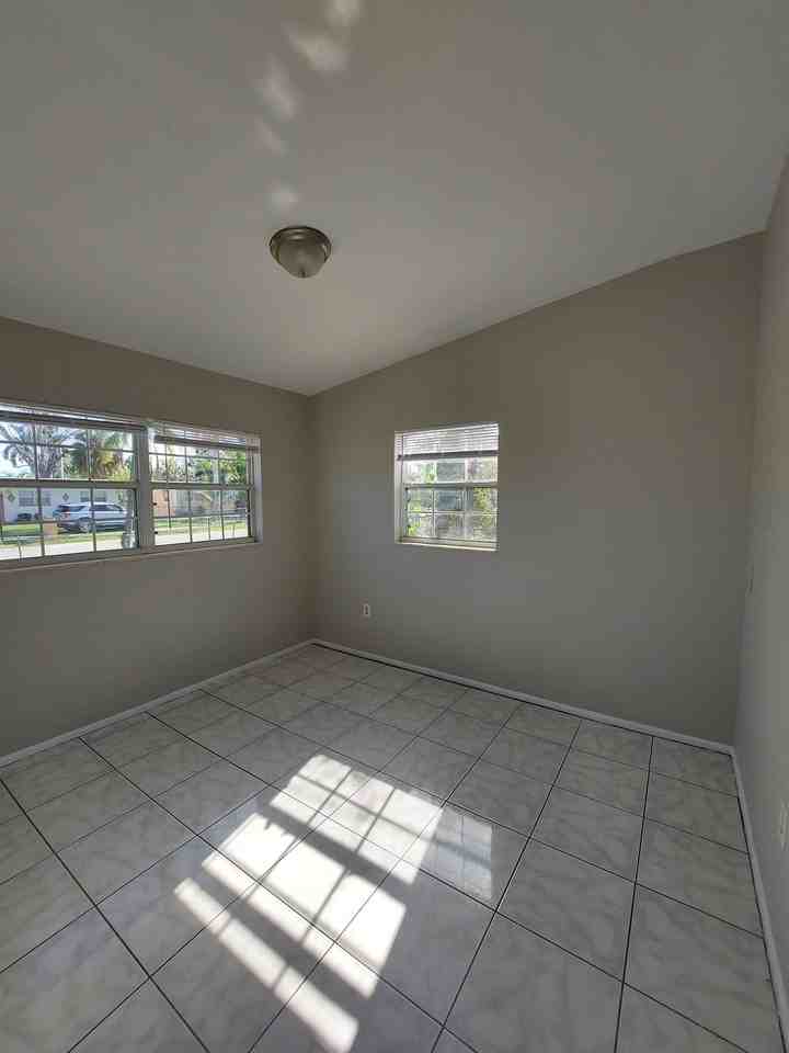 35 Roanoke Dr #1 - Photo 6 of 8