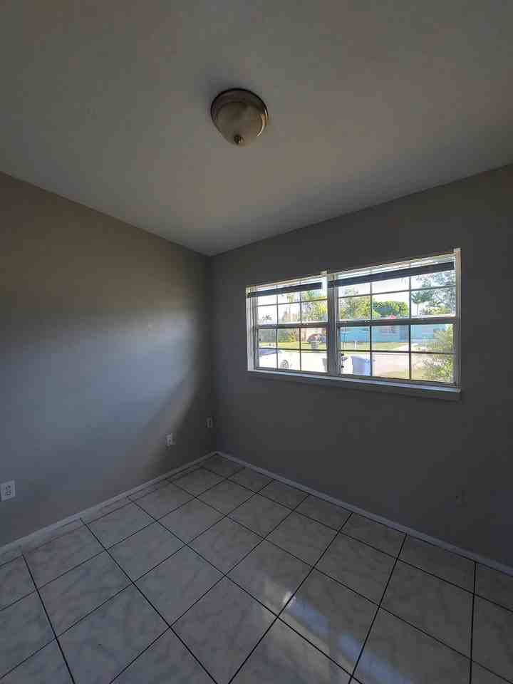 35 Roanoke Dr #1 - Photo 7 of 8