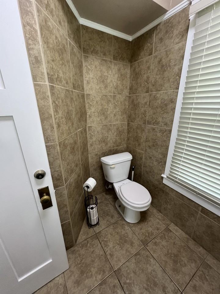 124 Katherine St #1 - Photo 3 of 27