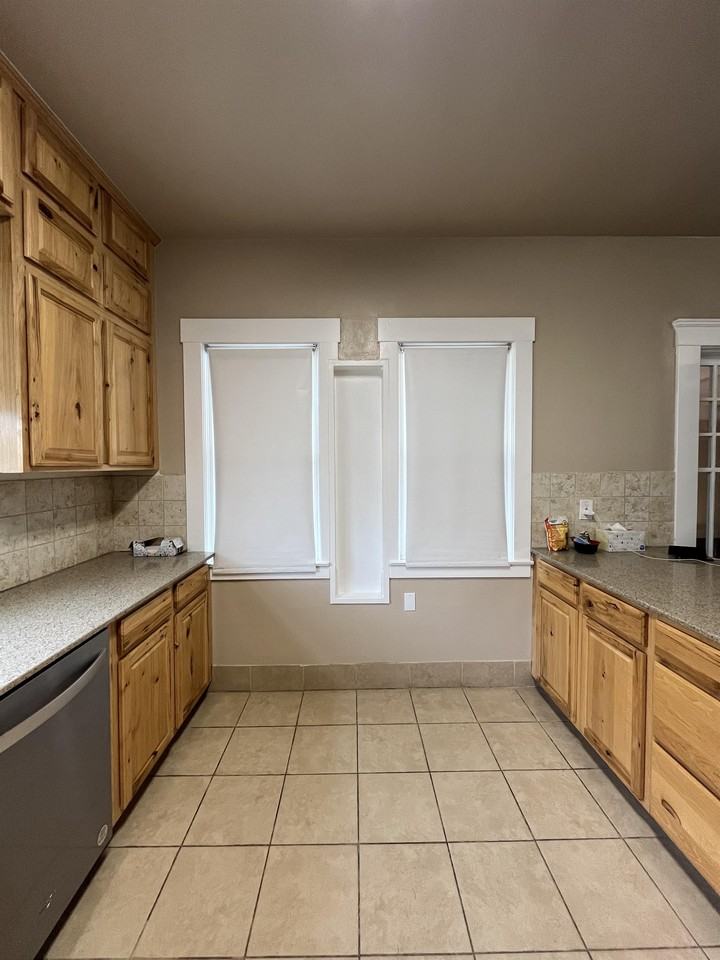 124 Katherine St #1 - Photo 7 of 27