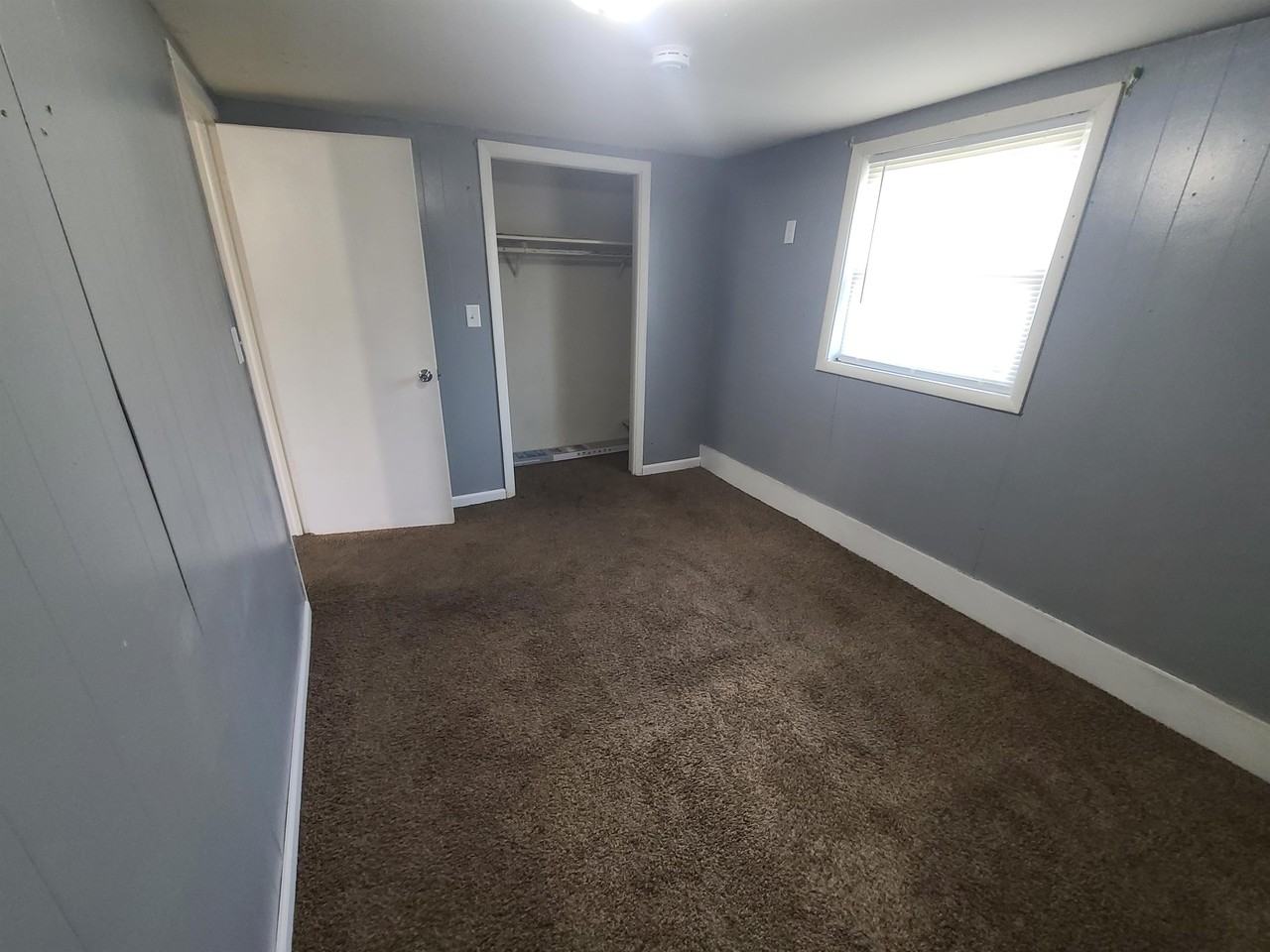 225 S Jackson St #B - Photo 2 of 5