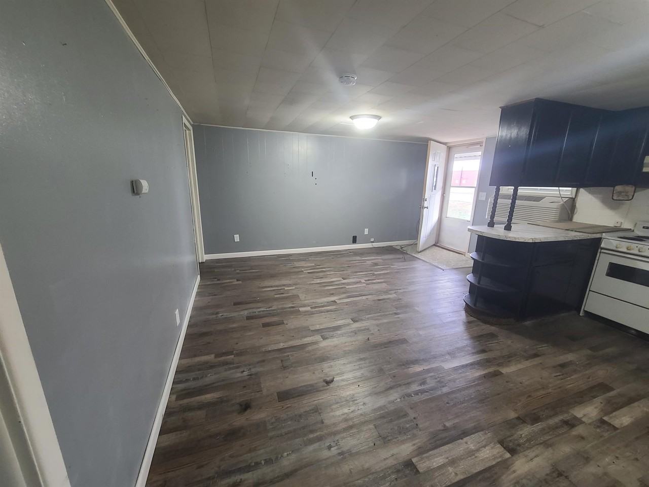 225 S Jackson St #B - Photo 3 of 5
