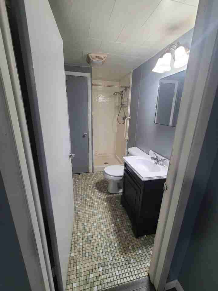 225 S Jackson St #B - Photo 4 of 5