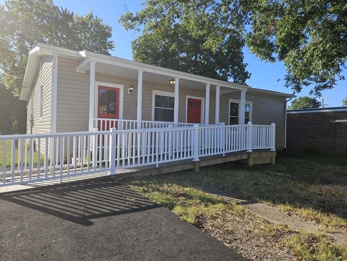 304 N 2nd Ave #1 - Photo 2 of 21