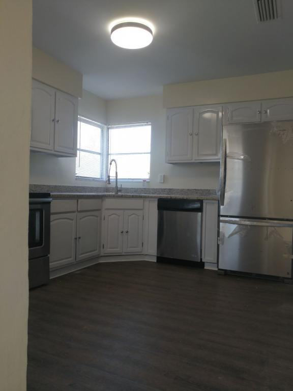 994 Alladin Dr - Photo 3 of 16