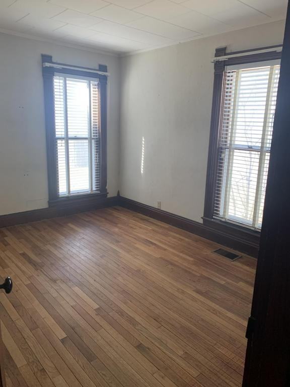 205 W Henry St - Photo 3 of 6