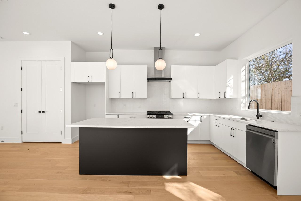 2715 Sweeney Ln - Photo 2 of 22