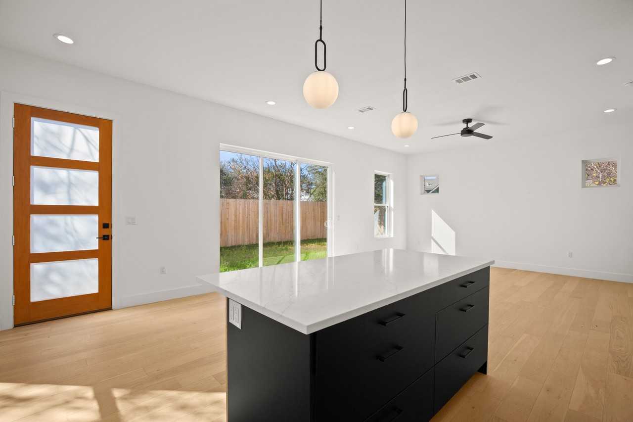 2715 Sweeney Ln - Photo 4 of 22