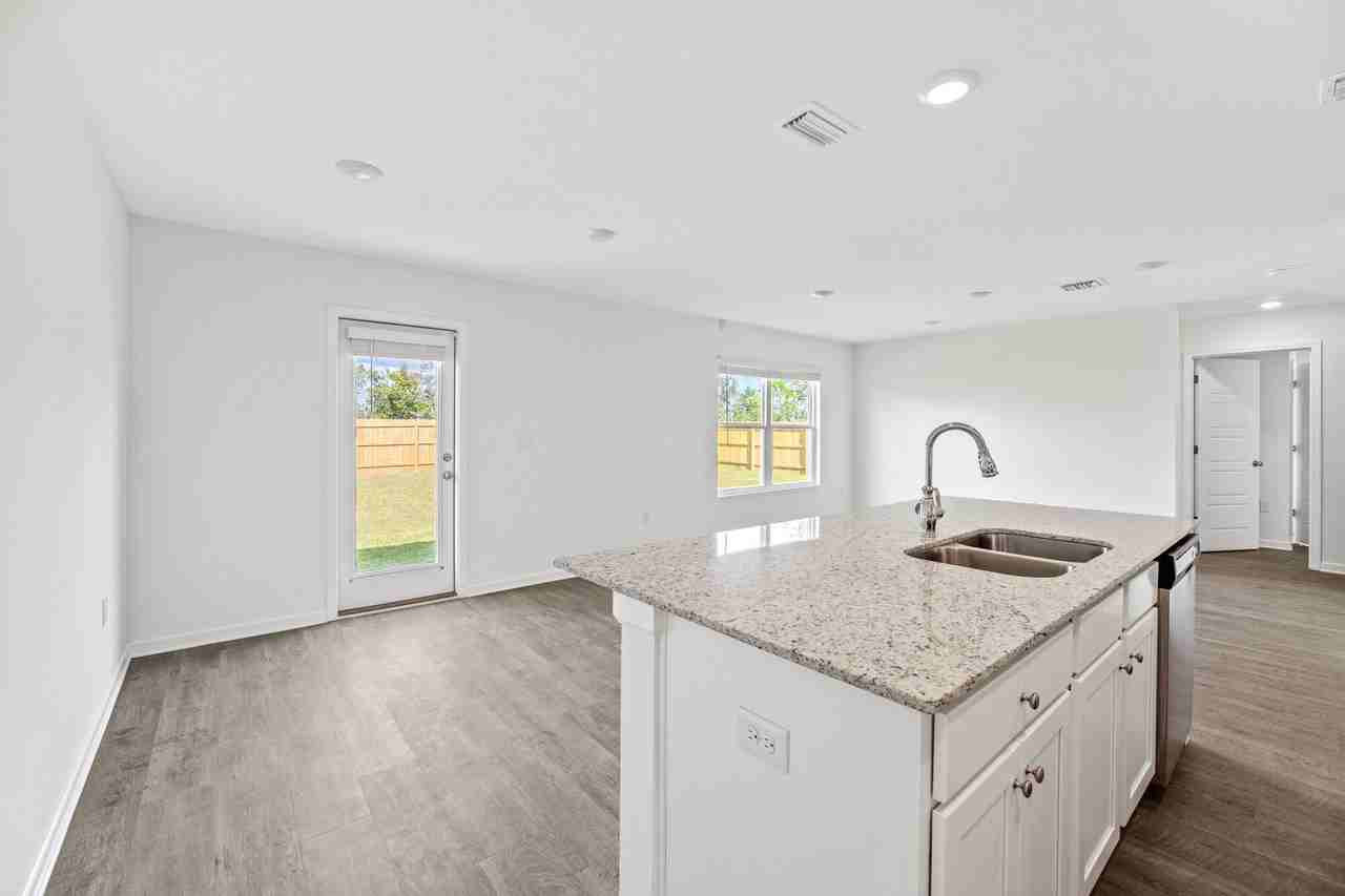 82 Brighton Dr - Photo 3 of 27
